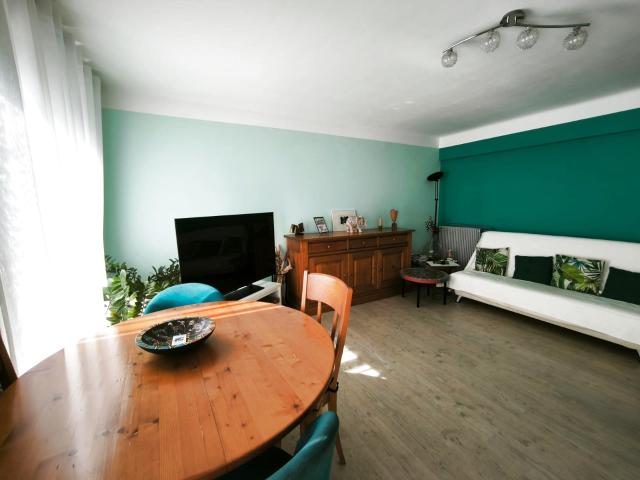 bel appartement traversant de type T3 bis