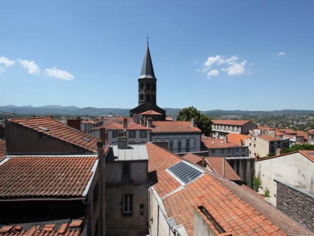 Bel appartement triplex centre Riom