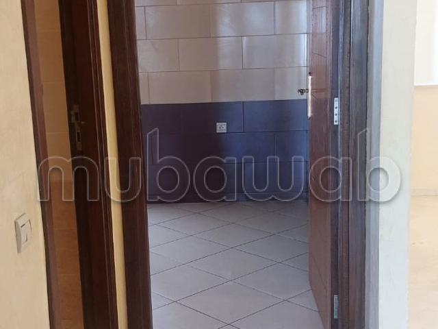 Bel Appartement vide à louer à Harhoura