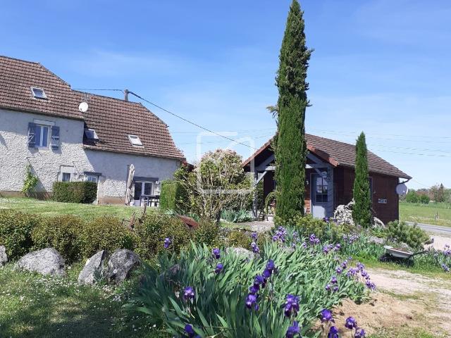 BEL ENSEMBLE EN PIERRE AVEC VUE PANORAMIQUE