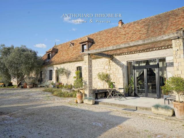 Bel ensemble en pierre, piscine, grange 337m² Issigeac