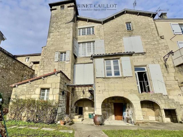 Bel Ensemble Immobilier du XVIIIème Pons centre ville réf. 270m² Pons