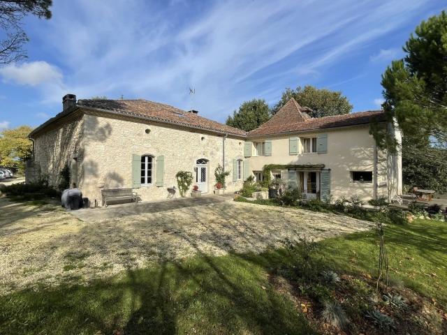 Bel Ensemble Immobilier Proche De Lectoure 390m² Lectoure