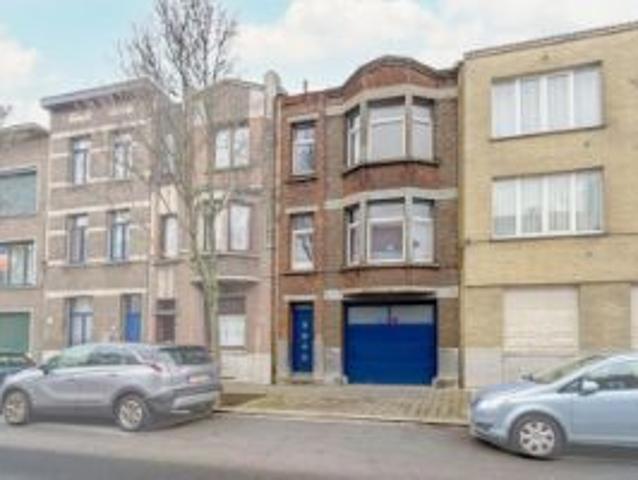 Bel etage met garage te Merksem