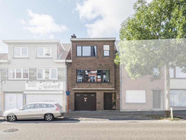 Bel Etage woning met 2 slaapkamers en terras in Temse