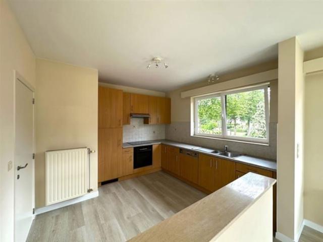 Bel etage te huur