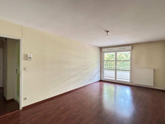 BEL F2 DE 54 M2 AVEC UN BALCON DANS UN QUARTIER DYNAMIQUE