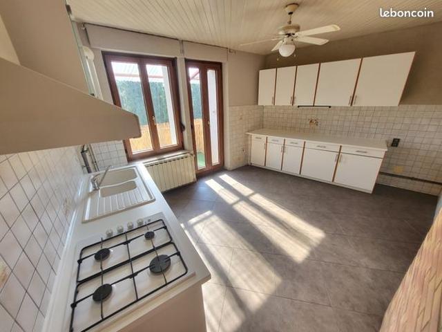 Bel F5 en duplex 95m², cave, balcon et cour avec remise