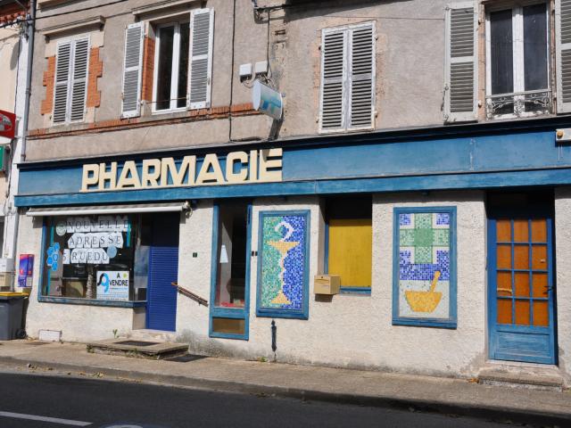 Bel immeuble à usage de local commercial et appartement en duplex