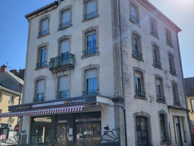 Bel immeuble au coeur de RIOM ES MONTAGNES