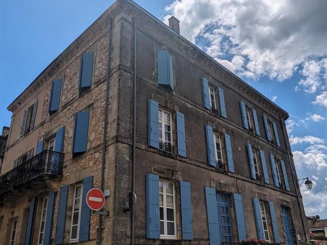 Bel immeuble ancien en village 242m² Monpazier
