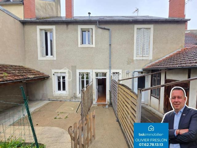 Bel Immeuble de 2 appartements en duplex avec jardin à La Guerche sur l'Aubois