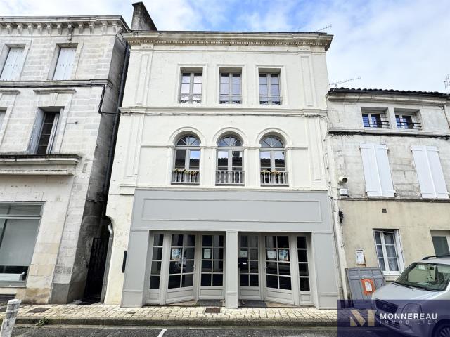 Bel Immeuble Locatif 263m² Barbezieux Saint Hilaire