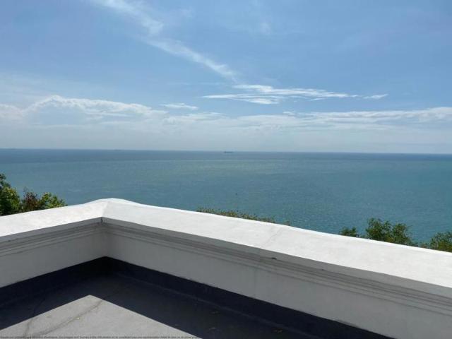 BEL INVESTISSEMENT A SAISIR A 60M DE LA MER CABOURG!