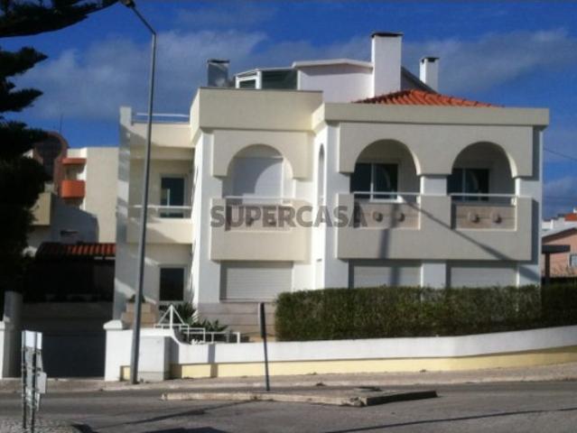 Bela moradia frente mar em Peniche