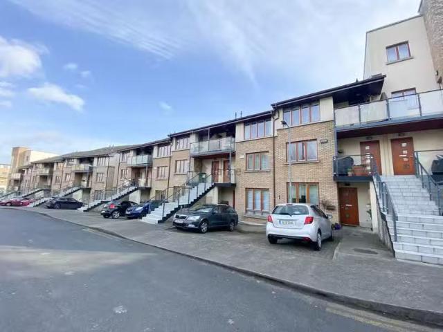 Belarmine Crescent, Stepaside, Stepaside, Dublin 18 is for rent