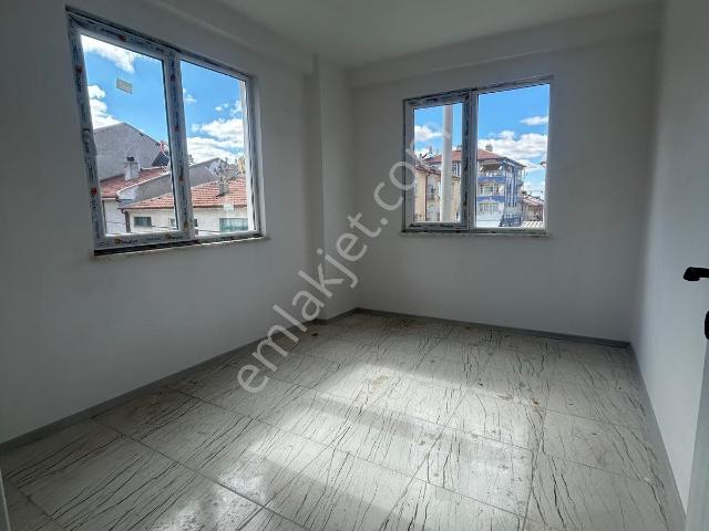 Belediye Yakını 1+1 Eşyalı Kiralık Apart