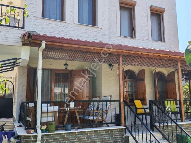 Belediye,adliye Ve Migros Yakını Bahçeli Villa