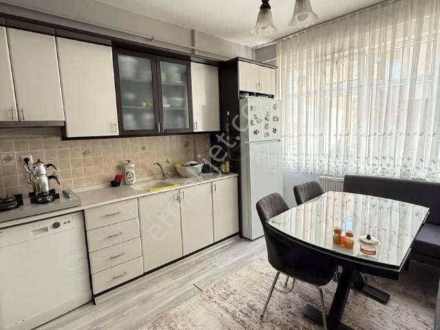 Belediye Evleri Perşembe Pazar Sokağında Satılık 2+1 Daire