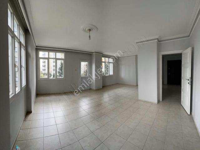 Belediye Evleri şırdancı Cumali Civ.1.kat 3+1 Kilerli Kiralık Daire
