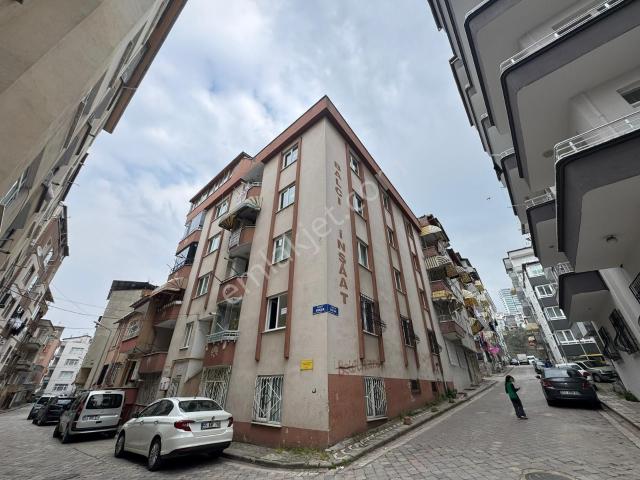 Belediye Evlerinde Merkezi Konumda Satılık Geniş 3+1 Daire
