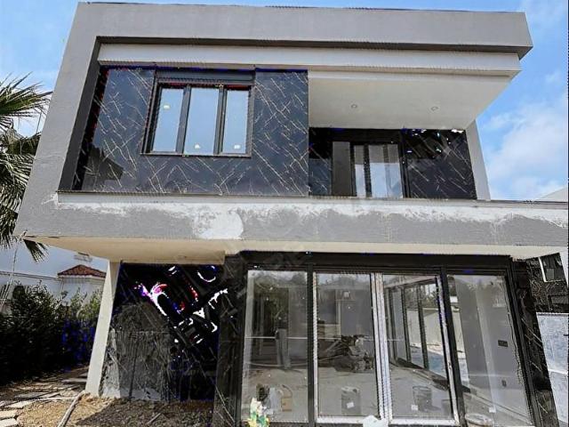 BELEK'TE MUHTEŞEM KONUMDA ULTRA LÜKS SATILIK 4+1 SIFIR VİLLA