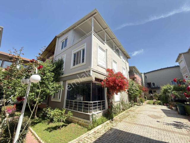Belek'te Site İçi Havuzlu Plaja 1 Km Mesafede Bakımlı 5+1 Villa