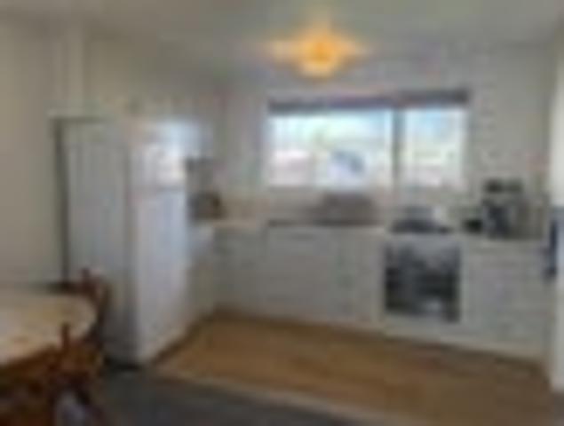 Belfast, 2 bedrooms, $450 pw