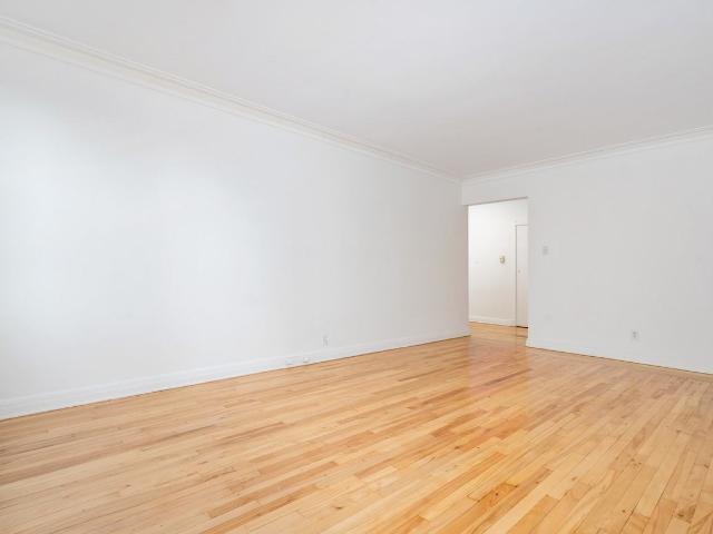 Belfort 2 Bedroom Apartment for Rent at 3777 Ch De La Côte Des Neiges, Montréal, QC H3H 1V8