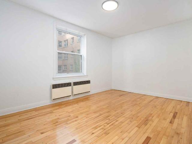 Belfort 2 Bedroom Apartment for Rent at 3777 Ch De La Côte Des Neiges, Montréal, QC H3H 1V8