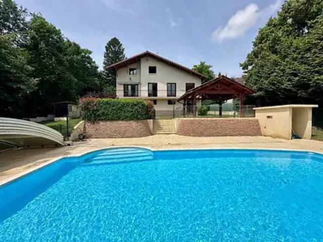 Béligneux 01360 Location maison 6 pièces t6 piscine terrasse