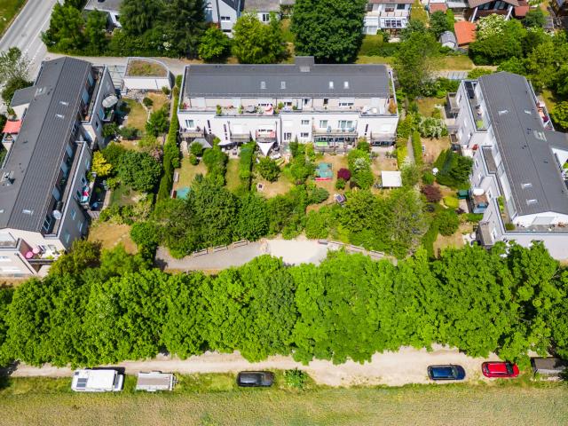 Beliebtes Wohnquartier in München: Moderne Wohnanlage mit hoher Rendite ! aus 3 MFH & Tiefgarage, 27 Wohnungen, 27 Stellplätze, BJ 2006 großes Grundstück