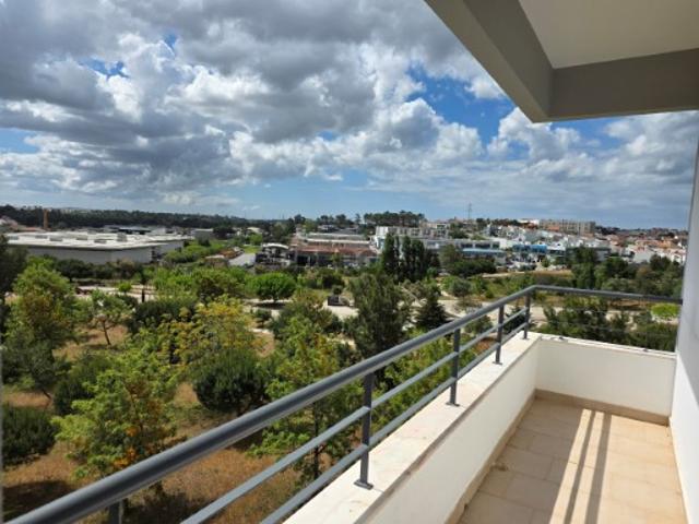 Belíssimo Apartamento T1, sito na Qta do bom Retiro