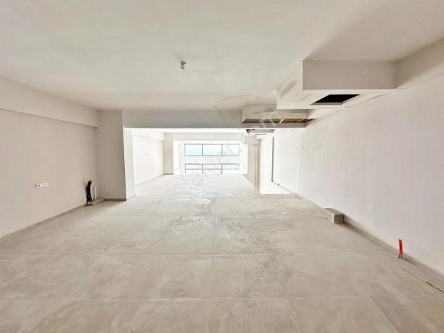 Belkız'da Cadde Üzeri Geniş Cepheli İki Katlı Kiralık 320 M²