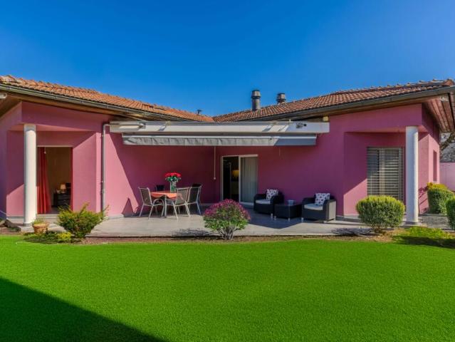 BELLA VILLA 6.5 LOCALI CON GIARDINO PIANEGGIANTE A CONTONE