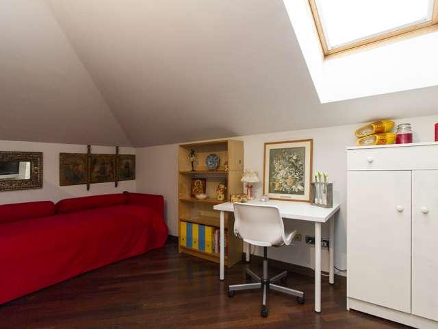 Bella camera in casa a 3 camere da letto a Cinisello Balsamo, Milano