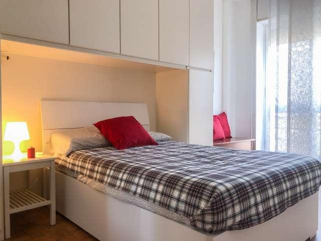 Bella camera in affitto in appartamento con 4 camere da letto, Maciachini