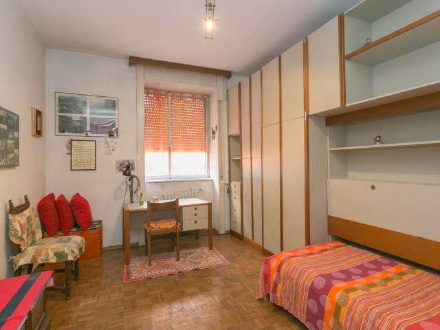 Bella camera in appartamento con 3 camere da letto a Turro, Milano