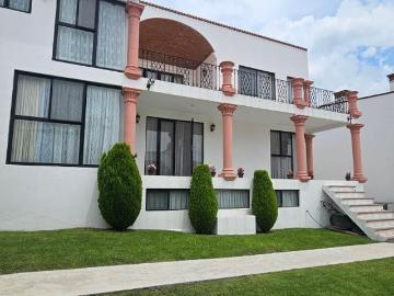 BELLA CASA COLONIAL EN VILLA DE LOS FRAILES CUATRO RECAMARAS JARDIN