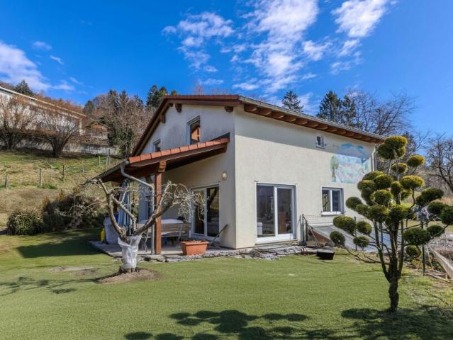 BELLA CASA DI 5.5 LOCALI CON GIARDINO A BANCO