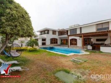 BELLA CASA INDEPENDIENTE A PRECIO OCASION, SE ENCUENTRA EN UNA ZONA RESIDENCIAL, TRANQUILA Y SEGURA DE LA MOLINA, CON FACIL DE ACCESO A COLEGIOS, UNIVERSIDADES Y PARQUES, LA DISTRIBUCION ES IDEAL PARA