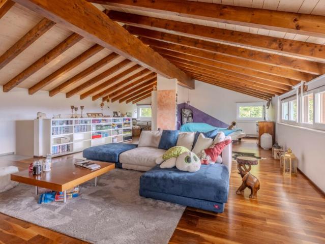 BELLA E GRANDE CASA DI 6.5 LOCALI CON GIARDINO A MIGLIEGLIA