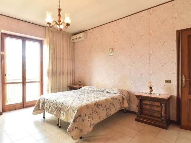 Bella stanza in affitto in casa con 8 camere da letto, Cinecittà, Roma