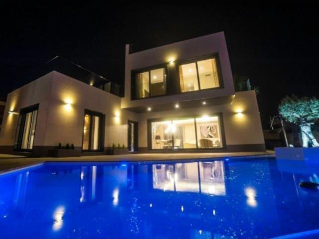 Bellavista es un gran proyecto, que cuenta con 4 fases. En este lugar realizamos Villas desde 469000