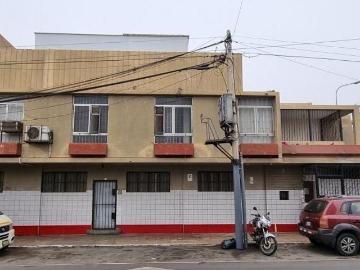 BELLAVISTA, LOCAL DE 3 PISOS CON TERRAZA, FRENTE A LA CASA DE LA JUVENTUD