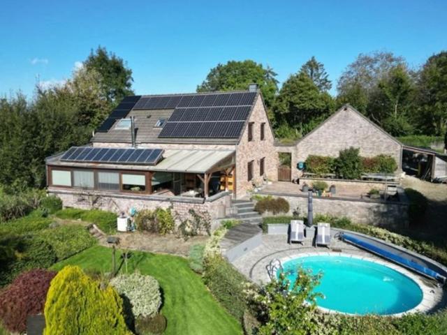 Belle villa 4/5 ch avec piscine et beau jardin de 2000m²