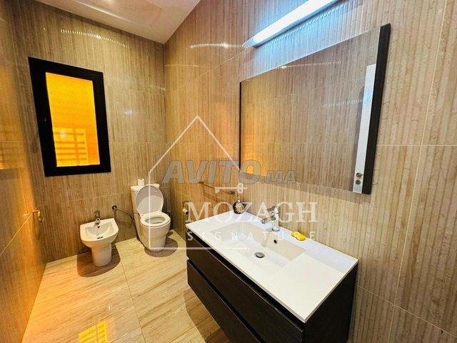 Belle villa vide de 4 chambres avec piscine privée