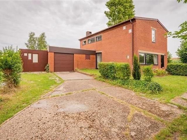 Belle villa 4 chambres bâtiment 220 m2 terrain 883 m2