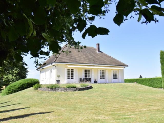 BELLE VILLA TRES BIEN ENTRETENUE