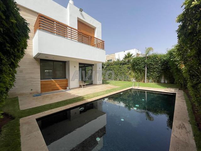 Belle villa vide Green town Bouskoura